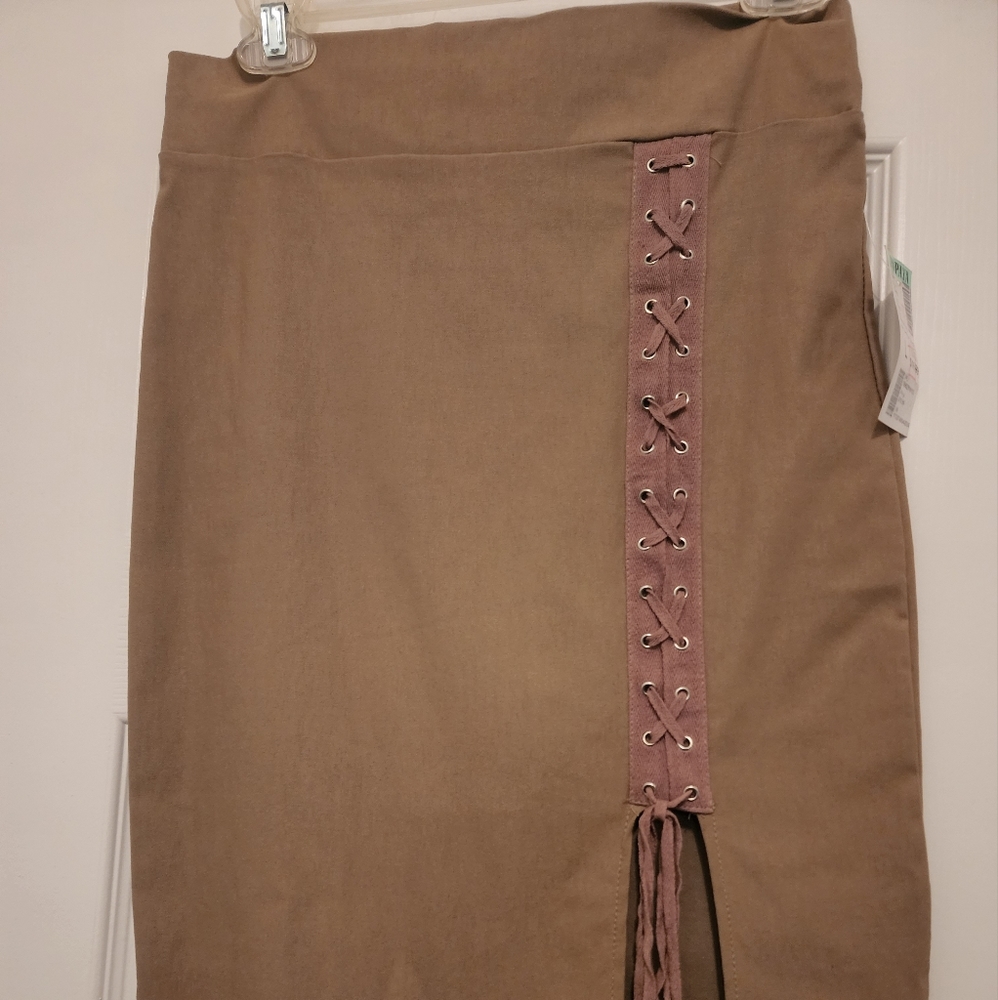 NWT Front Lace Up Skirt